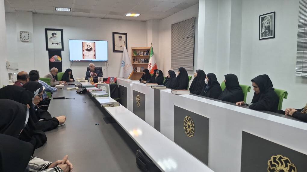 نشست بصیرتی «علمدار ایران» با محوریت مکتب شهید سلیمانی در بجنورد برگزار شد