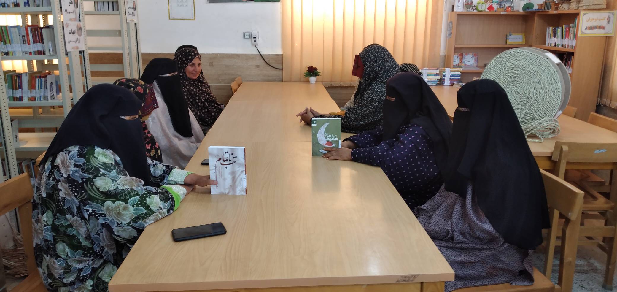 نشست جمعخوانی کتابهای تقریظ رهبری در کتابخانههای عمومی هرمزگان برگزار شد