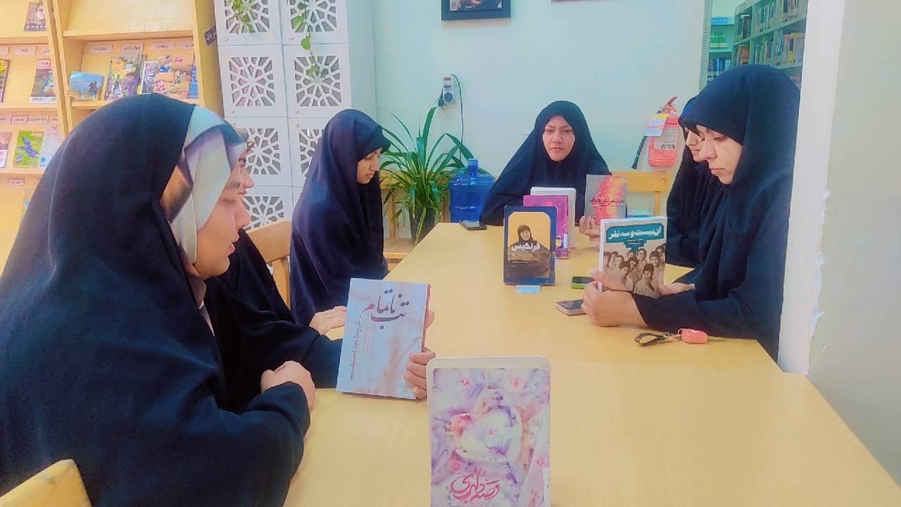 نشست جمعخوانی کتابهای تقریظ رهبری در کتابخانههای عمومی هرمزگان برگزار شد