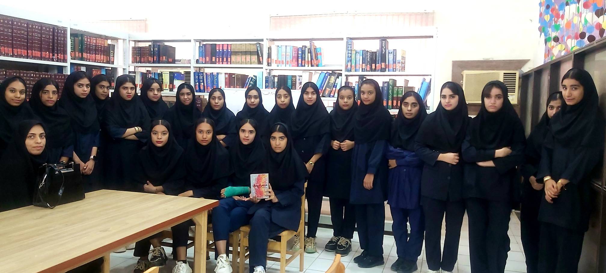 نشست جمعخوانی کتابهای تقریظ رهبری در کتابخانههای عمومی هرمزگان برگزار شد