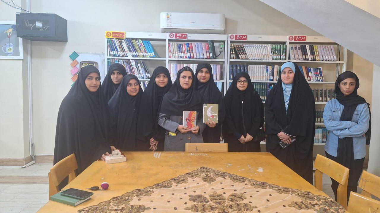 نشست جمعخوانی کتابهای تقریظ رهبری در کتابخانههای عمومی هرمزگان برگزار شد