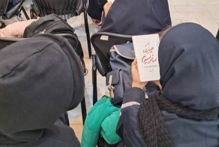 نشست تبیینی شخصیت و سبک زندگی سردار دلها در کتابخانه عمومی مهدیشهر برگزار شد