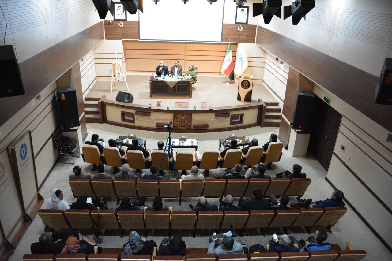 تقویت فرهنگ مطالعه در کرمانشاه با برگزاری نشستها و محافل ادبی در استان