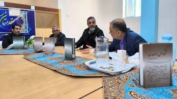 نشست شعرخوانی هم مکتب در آبادان