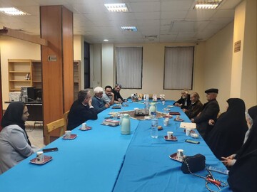 پیوند شعر آیینی با ولایت و ایثار در کتابخانه مرکزی میبد