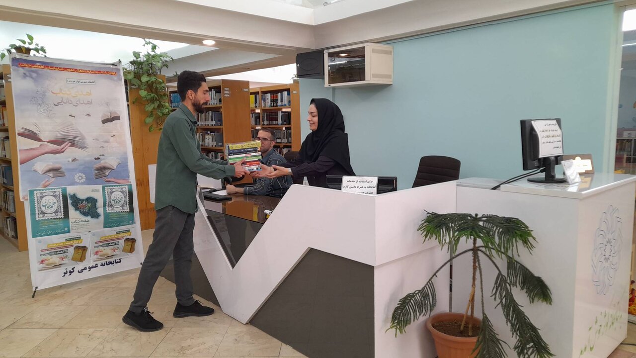 اهدای بیش از ۳۵۰۰ نسخه کتاب، منابع کتابخانه‌های عمومی زنجان را تقویت کرد
