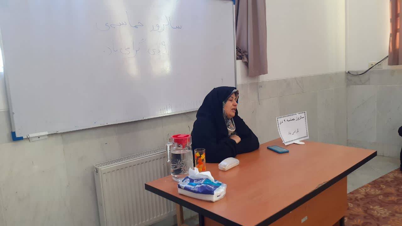 نشست بصیرتی بانوان با طعم انس با قرآن در کتابخانه سمسار روستای عصمتآباد برگزار شد