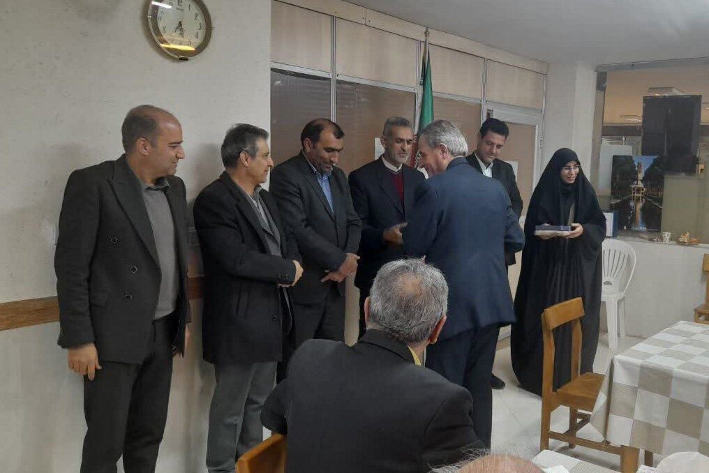 ویژهبرنامه کتابخوانی «الف، ب، پدر» در کتابخانه اشراق دلیجان