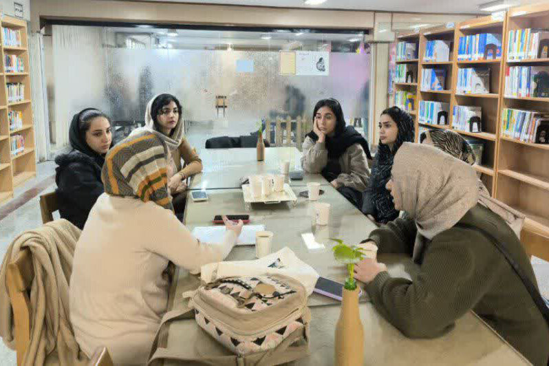 برگزاری نشستهای ادبی، علمی و آموزشی در کتابخانههای عمومی استان مرکزی