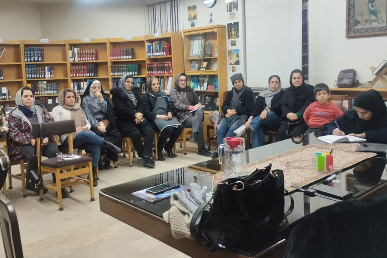 برگزاری نشستهای ادبی، علمی و آموزشی در کتابخانههای عمومی استان مرکزی