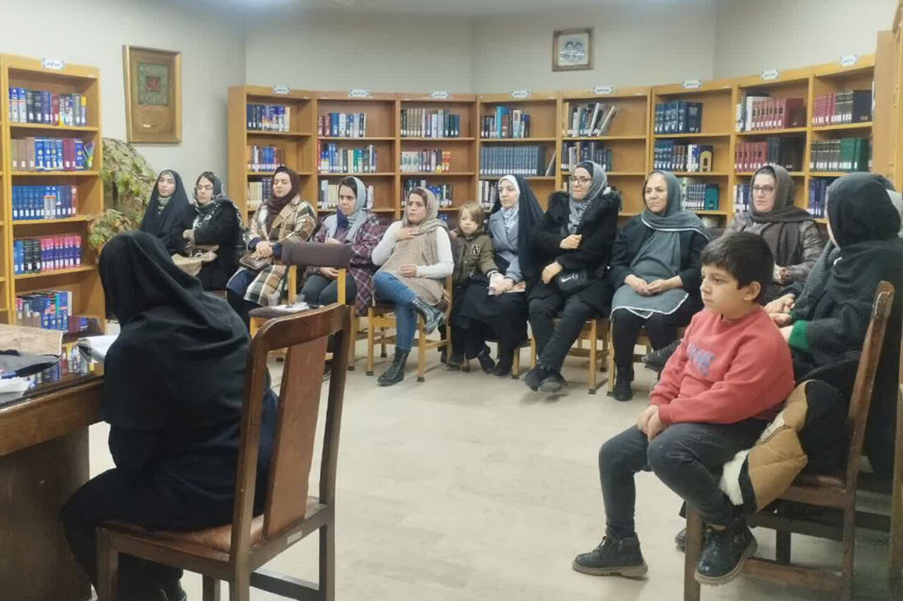 برگزاری نشستهای ادبی، علمی و آموزشی در کتابخانههای عمومی استان مرکزی