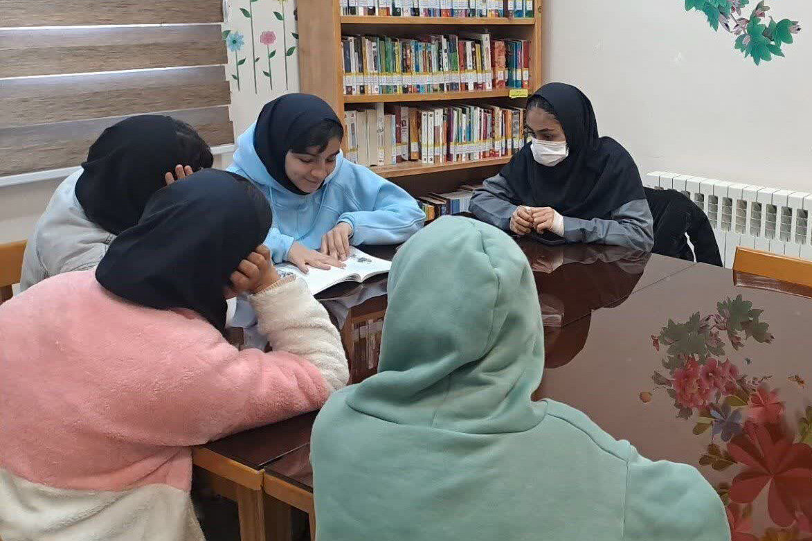 برگزاری نشست‌های ادبی، علمی و آموزشی در کتابخانه‌های عمومی استان مرکزی