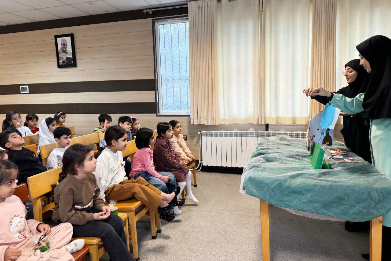 گرامیداشت مقام پدر و بزرگداشت شهید سلیمانی در کتابخانه‌های استان مرکزی