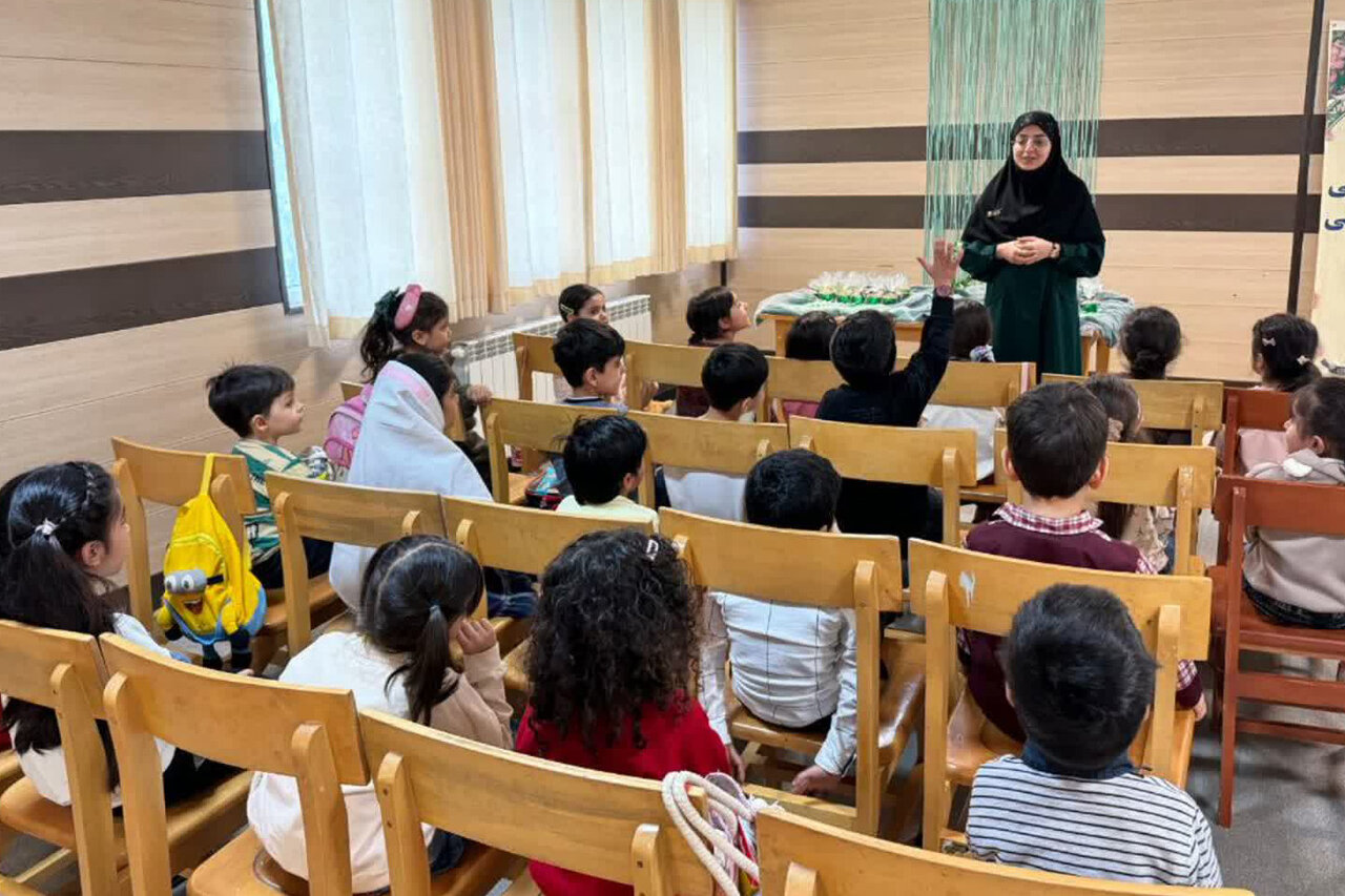 گرامیداشت مقام پدر و بزرگداشت شهید سلیمانی در کتابخانههای استان مرکزی