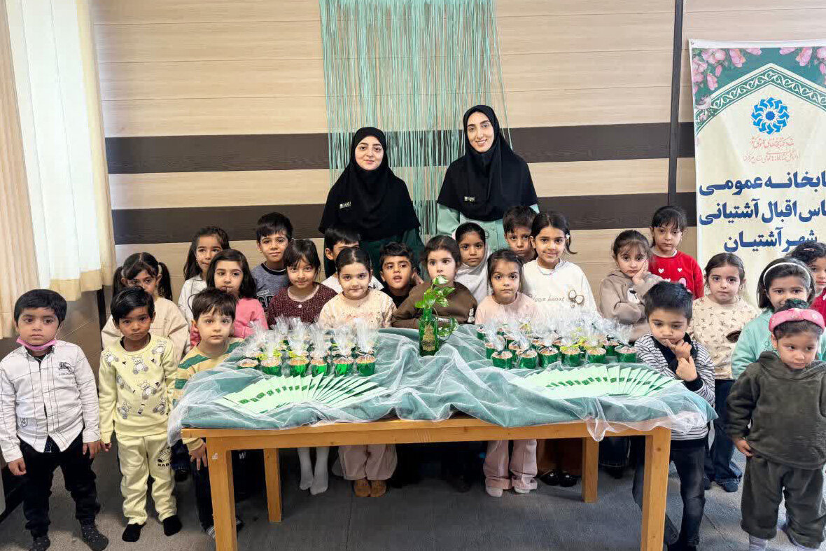 گرامیداشت مقام پدر و بزرگداشت شهید سلیمانی در کتابخانههای استان مرکزی