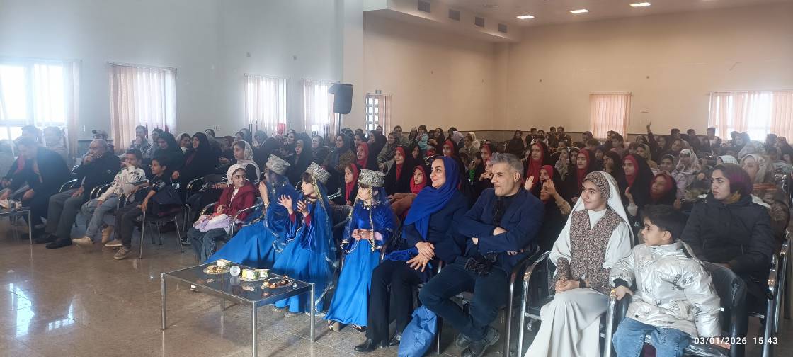 ترویج فرهنگ ایثار و ولایت در کتابخانههای عمومی همدان