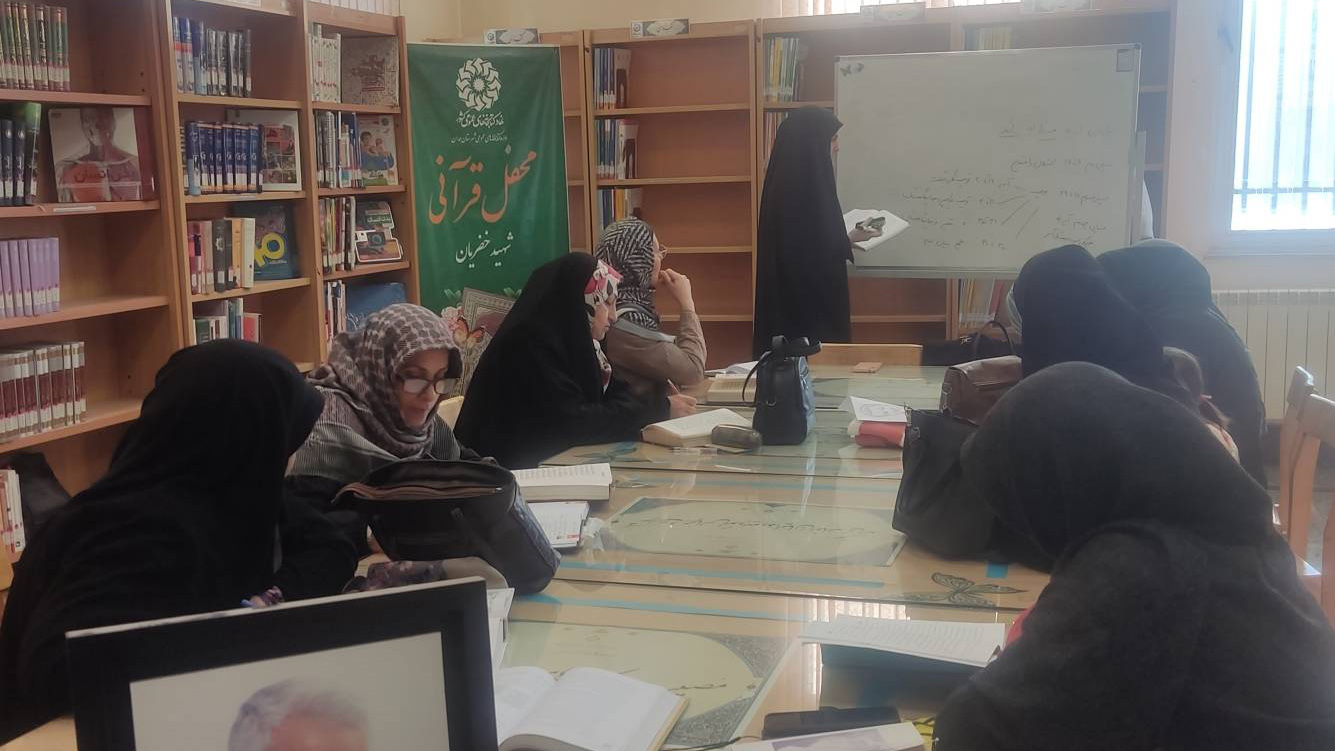 ترویج فرهنگ ایثار و ولایت در کتابخانههای عمومی همدان