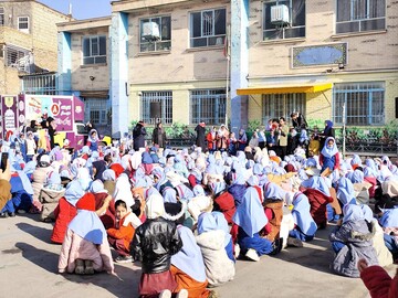 جشن کتابخوانی و قصه‌گویی در مدارس و کتابخانه‌ها به مناسبت میلاد امام علی(ع) و روز پدر
