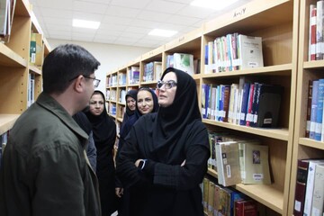 بازدید از کتابخانه مرکزی بم