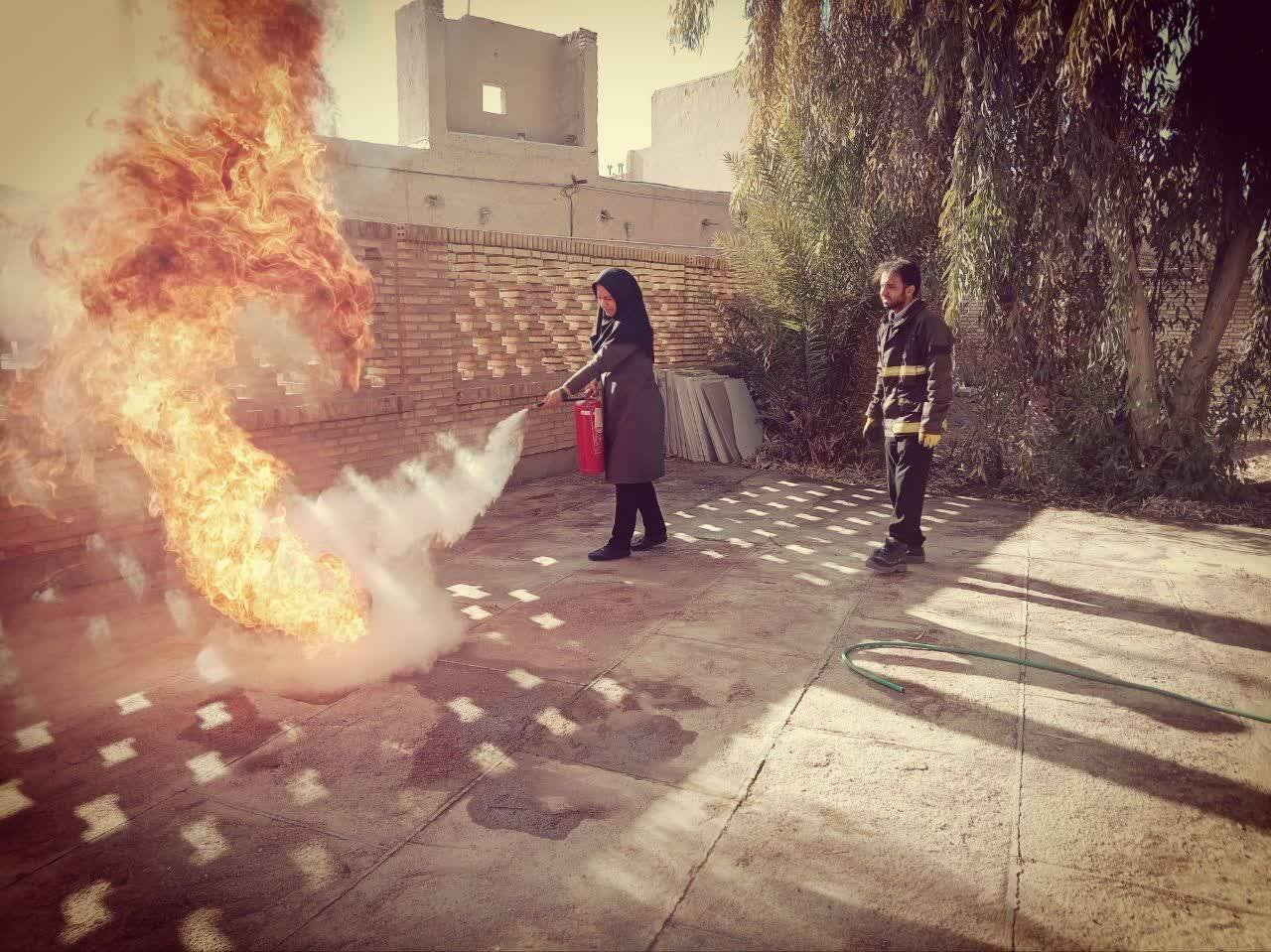 کارگاه آموزشی اطفاء حریق ویژه کتابداران کتابخانههای عمومی اردکان برگزار شد