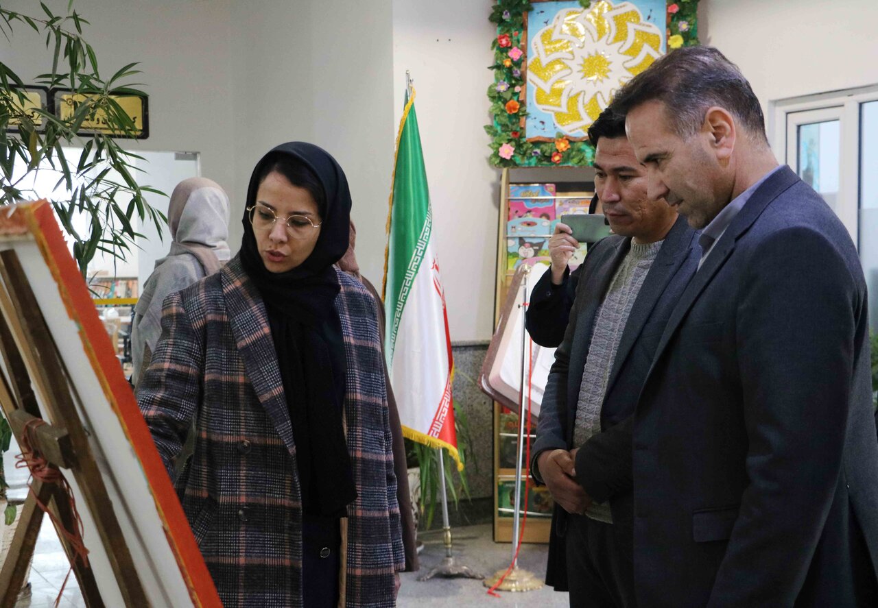 افتتاح نمایشگاه نقاشی «سرزمین رنگی من» در کتابخانه مرکزی بجنورد