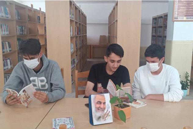 ترویج «هم‌مکتب» در کتابخانه‌های عمومی ایلام