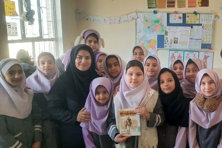 جشن کتابخوانی و قصه‌گویی در مدارس و کتابخانه‌های خراسان رضوی برگزار شد