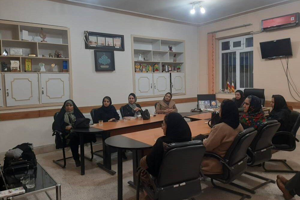 از نور قرآن تا شکوه شعر و بصیرت؛ کتابخانه‌ها قلب تپنده محافل فرهنگی استان