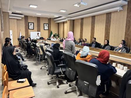 کتابخانه امام خمینی(ره) سمنان میزبان کارگاه پرمخاطب «فن بیان و هوش کلامی» شد