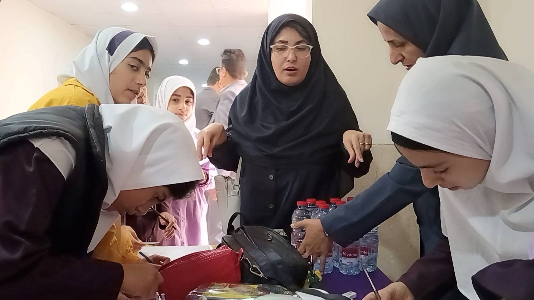 کتابدار آبادانی با حضور در همایش روز جهانی خاک، قصه‌گوی حفاظت از خاک شد