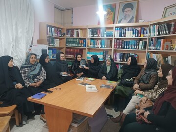 نشست مطالعاتی نقد و بررسی کتاب «ناقوس‌ها به صدا در می‌آیند»