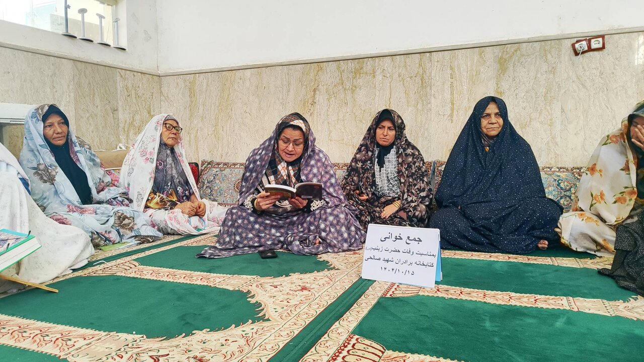 جمعخوانی کتاب «خداحافظ درختان سرو» در کتابخانه برادران شهید صالحی مانه