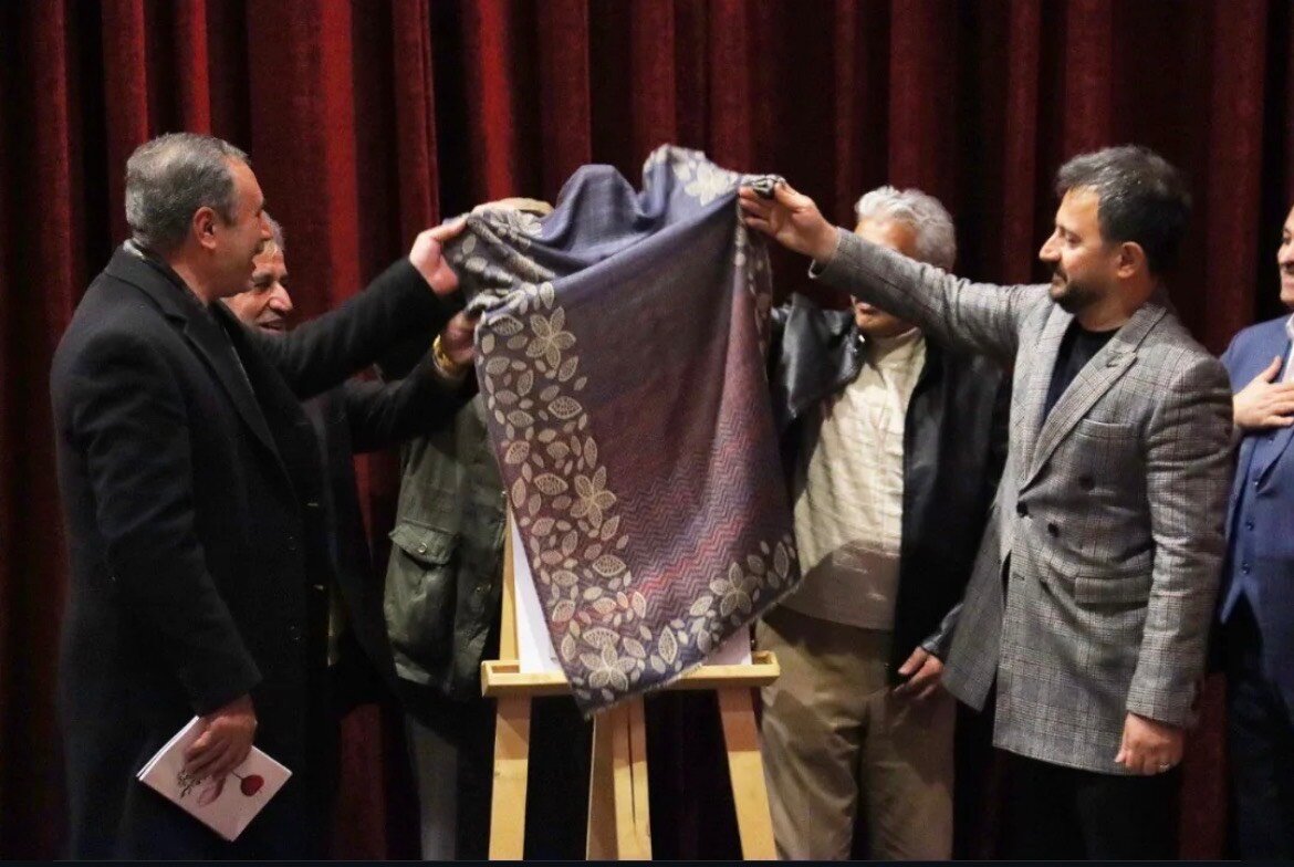 آیین رونمایی و نقد و بررسی دو کتاب تازه منتشر شده در خوی برگزار شد