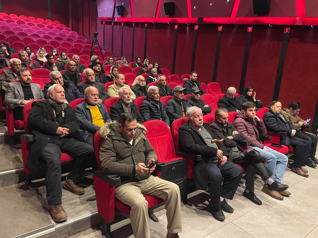 آیین رونمایی و نقد و بررسی دو کتاب تازه منتشر شده در خوی برگزار شد