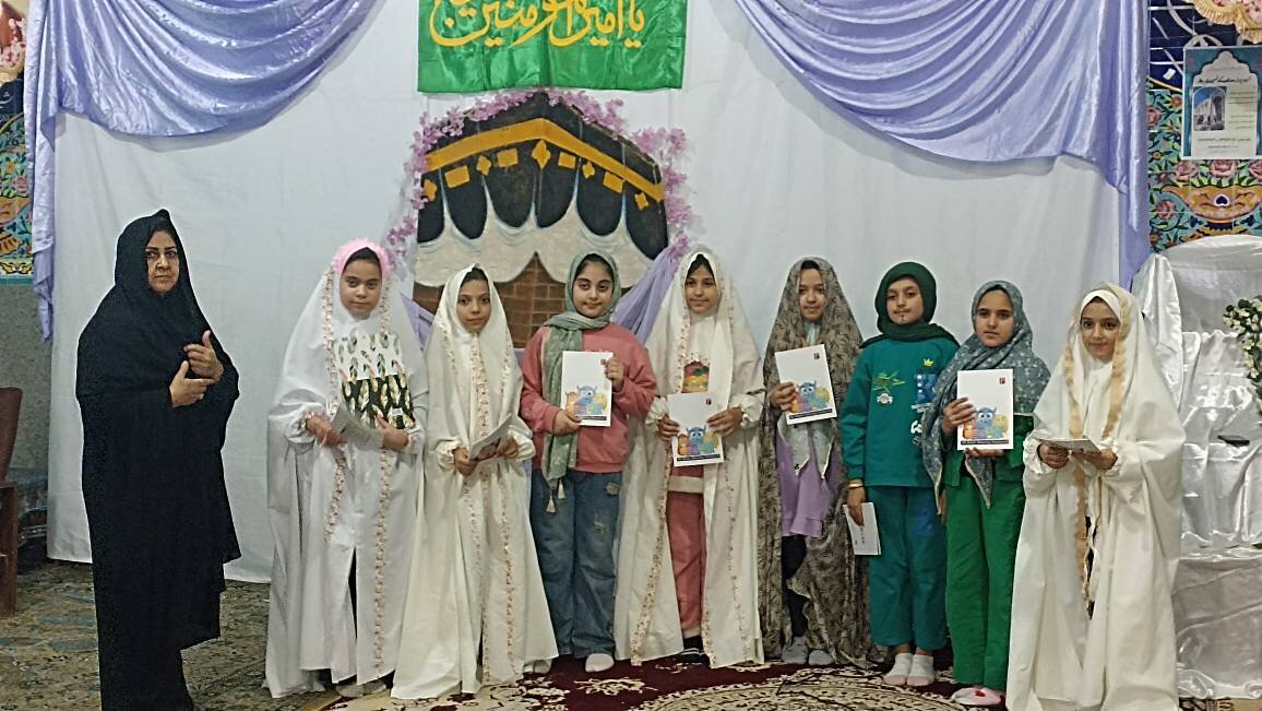 اعتکاف دختران  دانش‌آموز در شهرستان مروست با رنگ و بوی فرهنگی