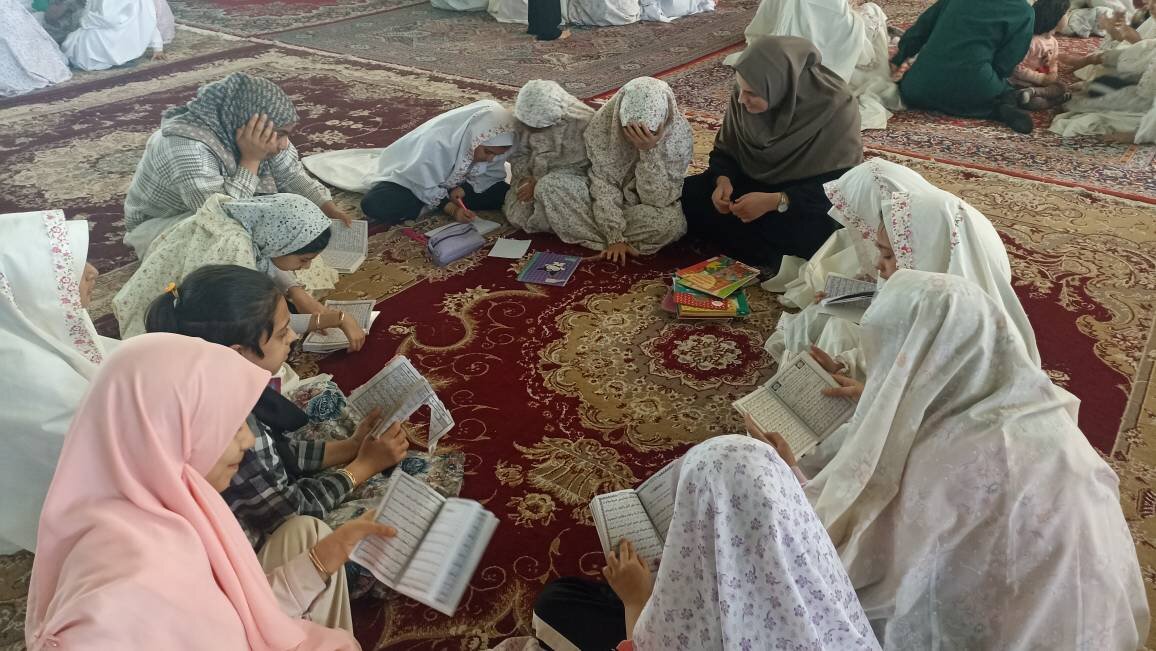 اعتکاف دختران دانشآموز در شهرستان مروست با رنگ و بوی فرهنگی