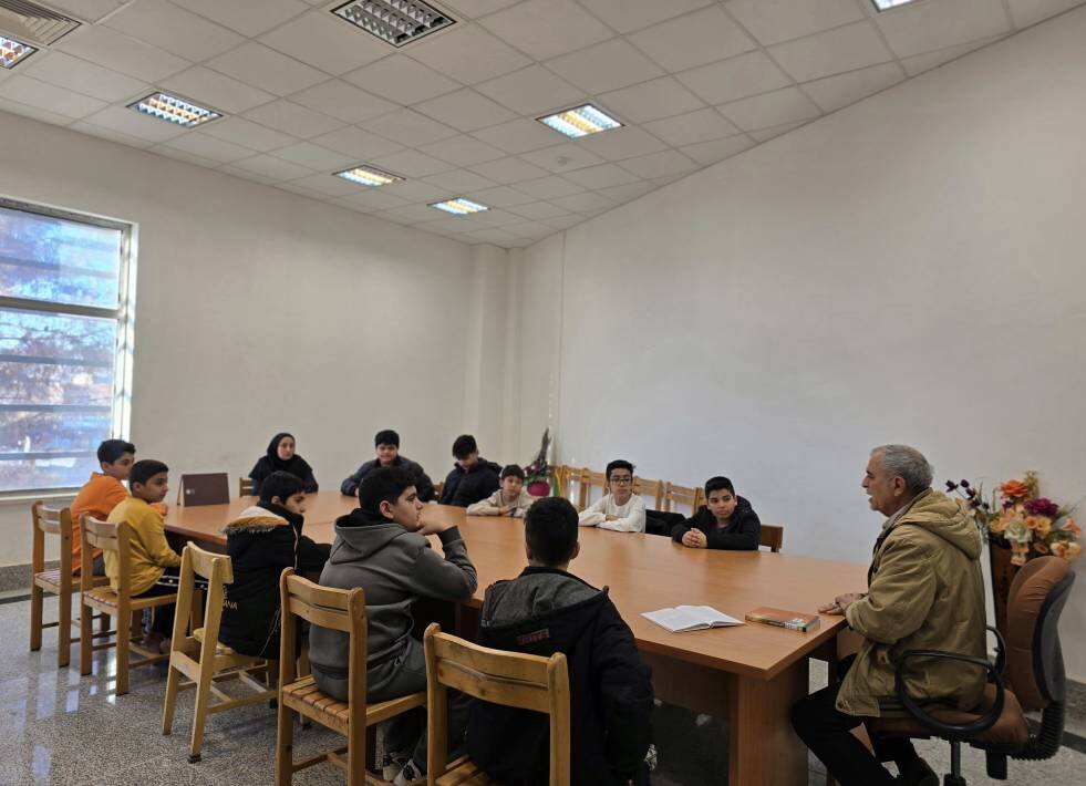 کارگاه «از خودآگاهی تا شاد زیستن» با تدریس مدرس روانشناسی در کتابخانه شهید بهشتی برگزار شد