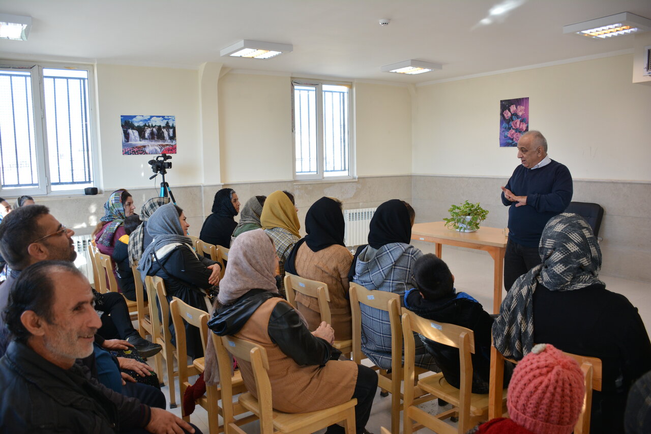 بازی، ورزش و کتابخوانی از مؤلفه‌های اساسی تربیت کودک است