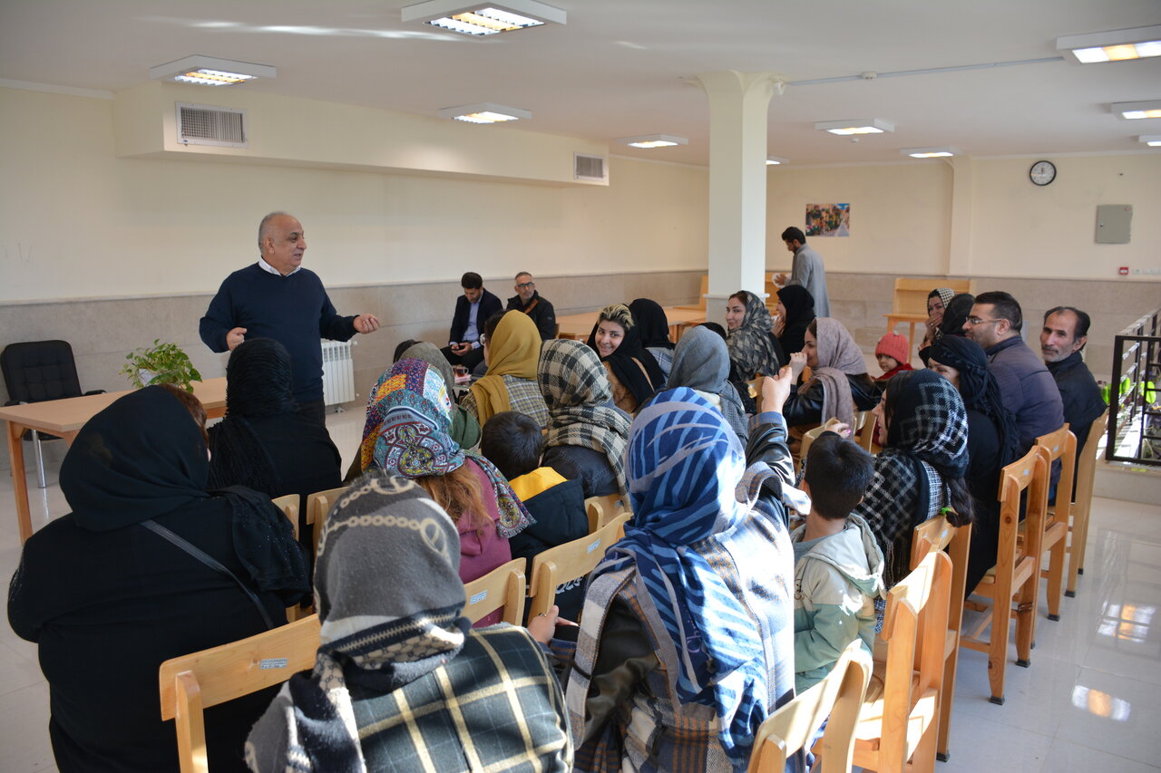 بازی، ورزش و کتابخوانی از مؤلفههای اساسی تربیت کودک است