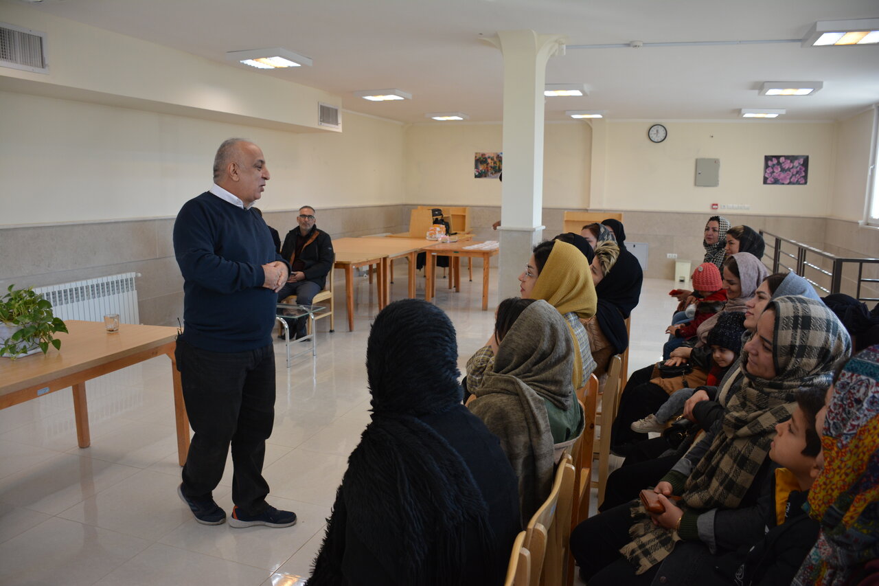 بازی، ورزش و کتابخوانی از مؤلفههای اساسی تربیت کودک است