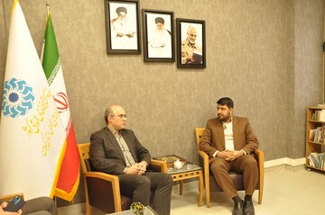 بازدید رئیس پارک علم و فناوری استان گیلان از کتابخانه مرکزی رشت