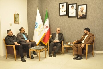 بازدید رئیس پارک علم و فناوری استان گیلان از کتابخانه مرکزی رشت