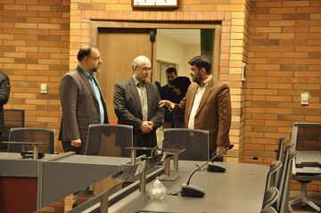 بازدید رئیس پارک علم و فناوری استان گیلان از کتابخانه مرکزی رشت