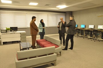 بازدید رئیس پارک علم و فناوری استان گیلان از کتابخانه مرکزی رشت