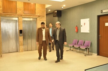 بازدید رئیس پارک علم و فناوری استان گیلان از کتابخانه مرکزی رشت