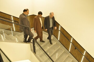 بازدید رئیس پارک علم و فناوری استان گیلان از کتابخانه مرکزی رشت