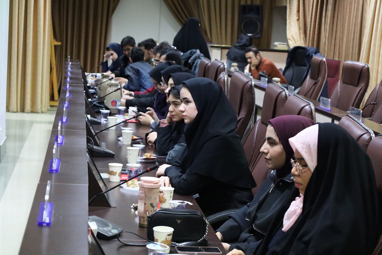 ویژهبرنامه «شعر در آیینه وحدت» در آذربایجانغربی برگزار شد