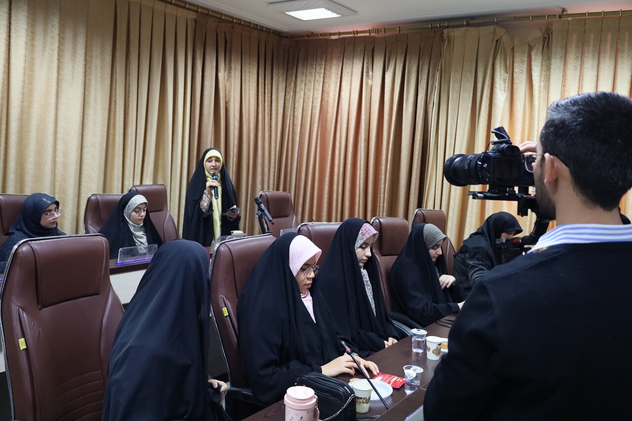 ویژهبرنامه «شعر در آیینه وحدت» در آذربایجانغربی برگزار شد