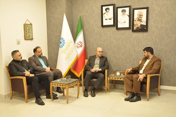 بازدید رئیس پارک علم و فناوری استان گیلان از کتابخانه مرکزی رشت