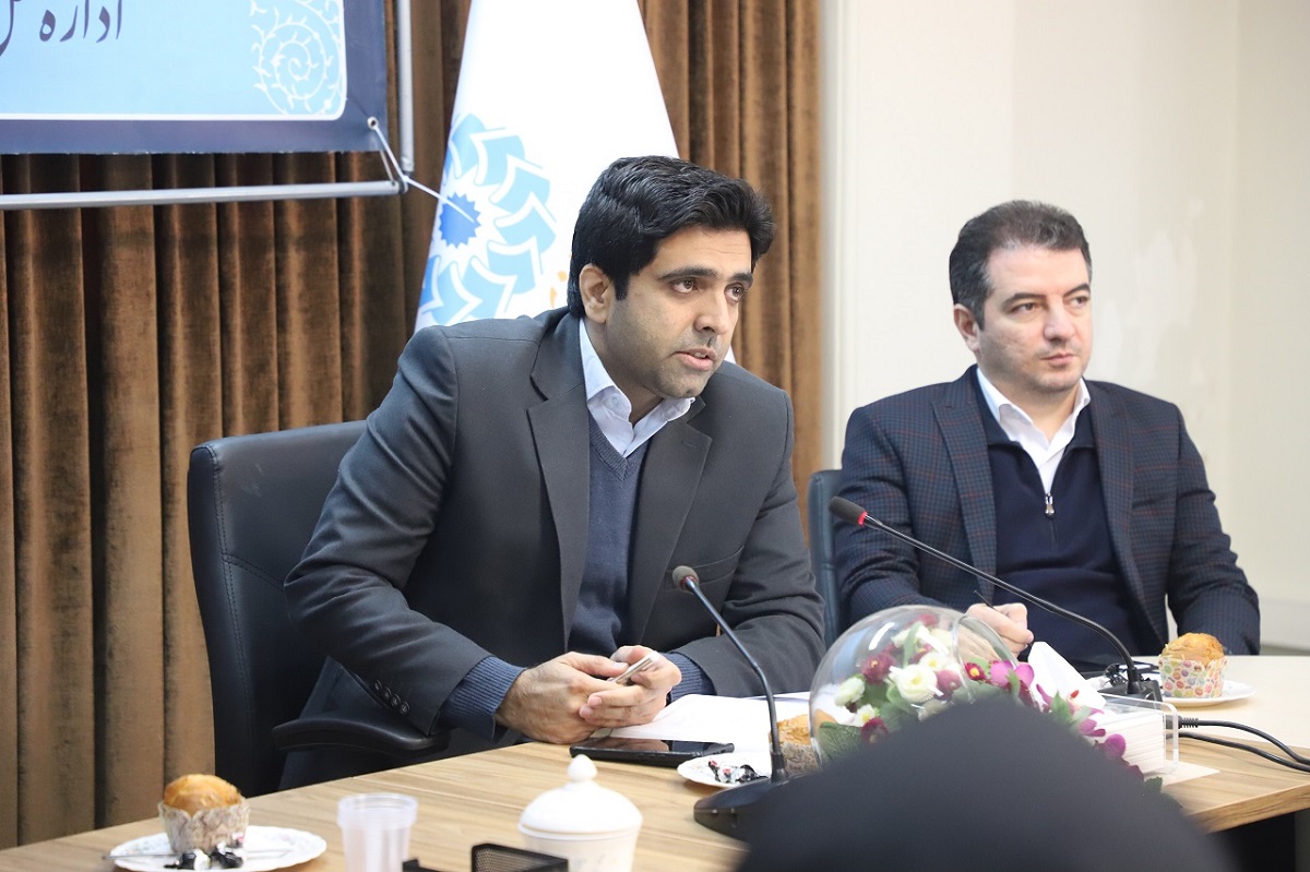 توجه به کتابخوانی، گام اول برای حل مشکلات جامعه است